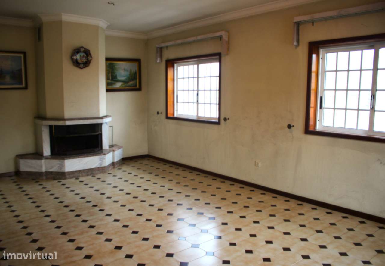 Moradia T3 com garagem, jardim e excelente localização - Grande imagem: 4/33