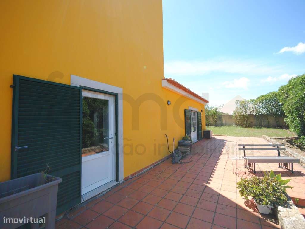 Moradia T5 em Lote Urbano de 5.135m2-10