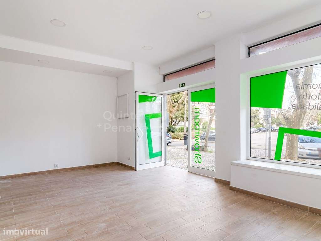 Loja com montra para a rua para arrendar em São João do Estoril - Grande imagem: 4/25