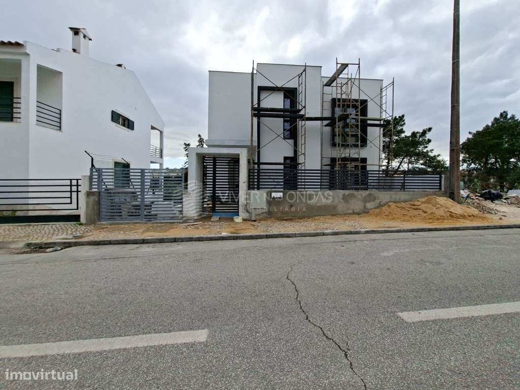 Em Construção! Moradia T4 na Sobreda com piscina e Oferta de Escritura - Grande imagem: 4/35