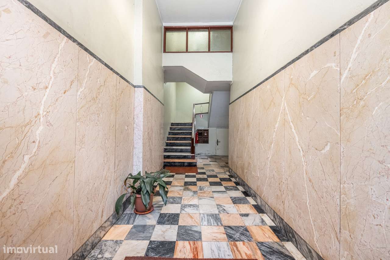 Apartamento T3 Renovado em Braga – Localização Premium com Terraço-14