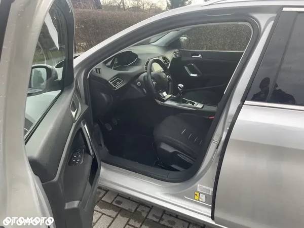 Peugeot 308 SW PureTech 130 Stop & Start Allure - 23