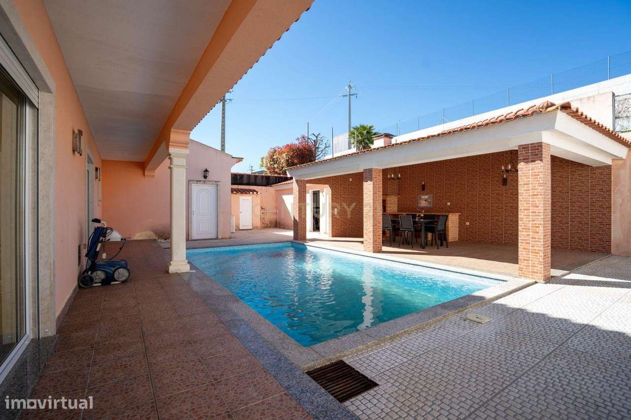 Moradia T3 - C/ espaço exterior e piscina-58