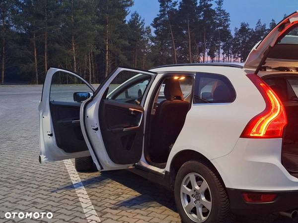 Volvo XC 60 D5 AWD Momentum - 10