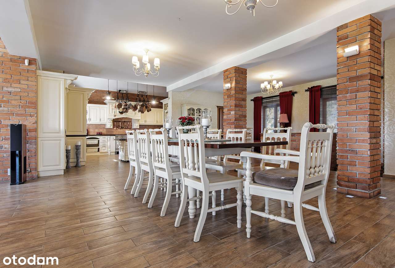 Wyjatkowy dom jednorodzinny na dużej działce-8