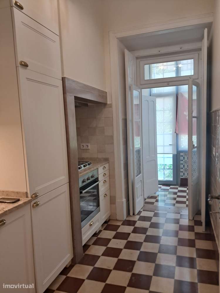 Apartamento ÍMPAR T3+1 com Jardim exclusivo próximo Metro Alameda-8