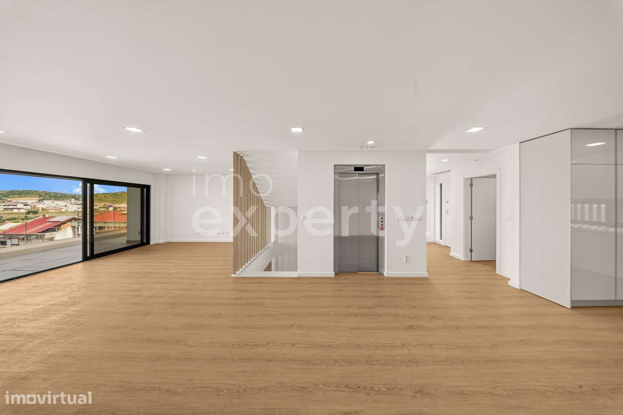 Moradia T5 de Luxo com piscina na Mealhada, Loures-9