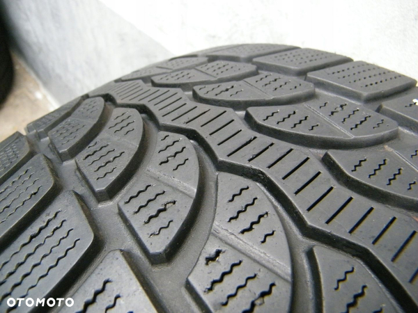 51W 1XL 205/50R17 93H BRIDGESTONE BLIZZAK LM-32 - 3