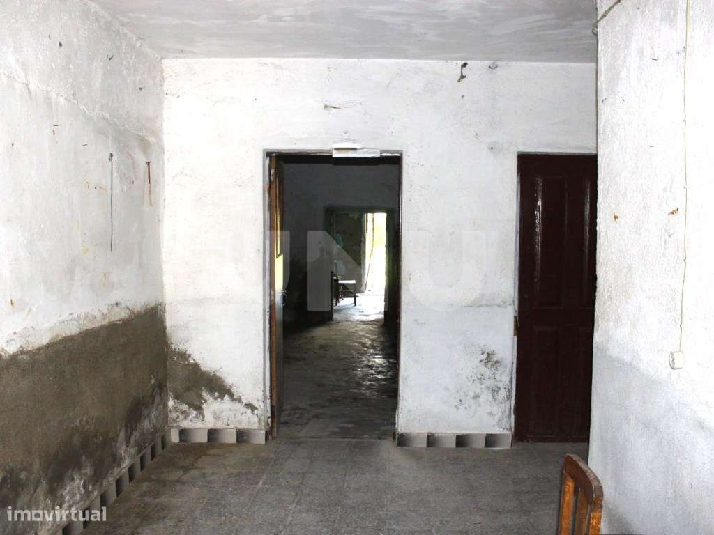 Moradia com Logradouro para Remodelar - Grande imagem: 5/21