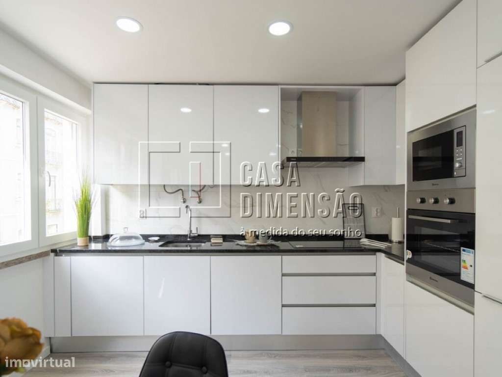 Apartamento de tipologia T3, com Varandas em Benfica!!-8