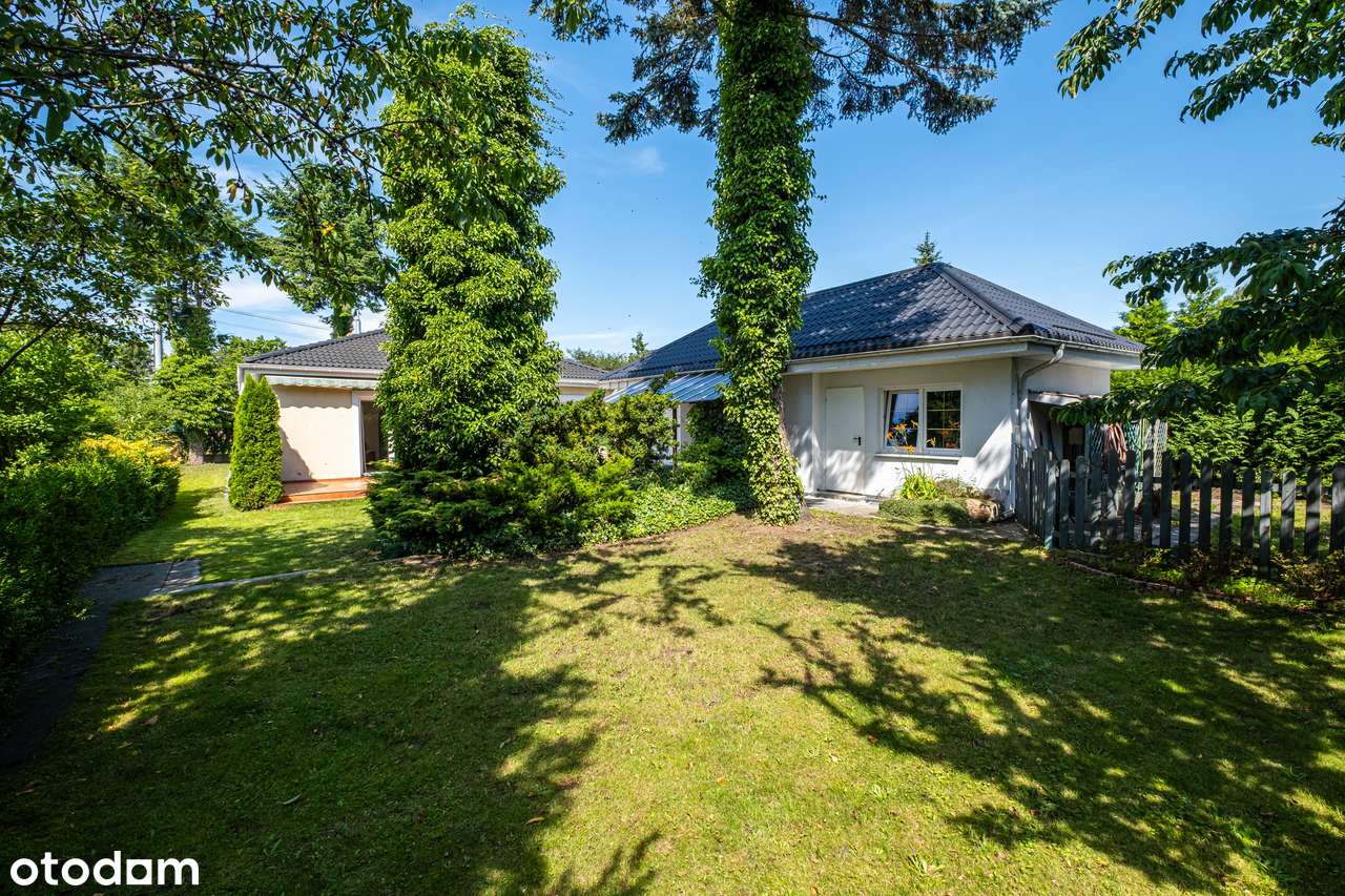 Komfortowy dom z ogrodem i niezależnym garażem-4