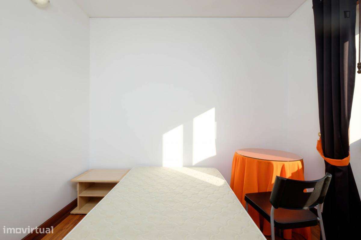 Quarto - localizado em Montes Claros Coimbra - Grande imagem: 4/7