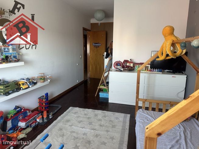 EXCELENTE T2 C/ LAREIRA ÁREA 123M2 SANTA MARINHA 220.000€-17