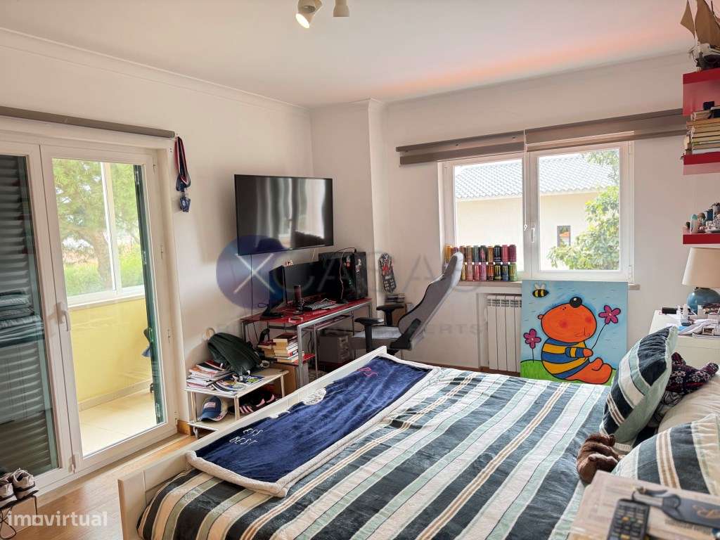 single-family residential building, with a T6 layout, comprising gr...-50