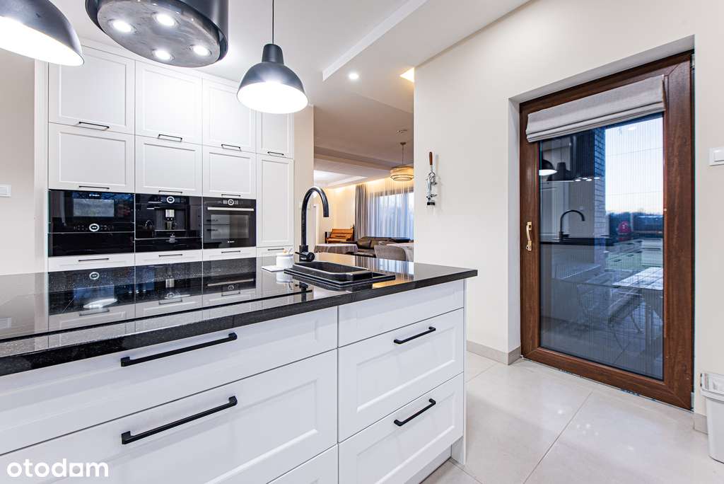 Ekskluzywna posiadłość ze stawem na dużej działce.-5