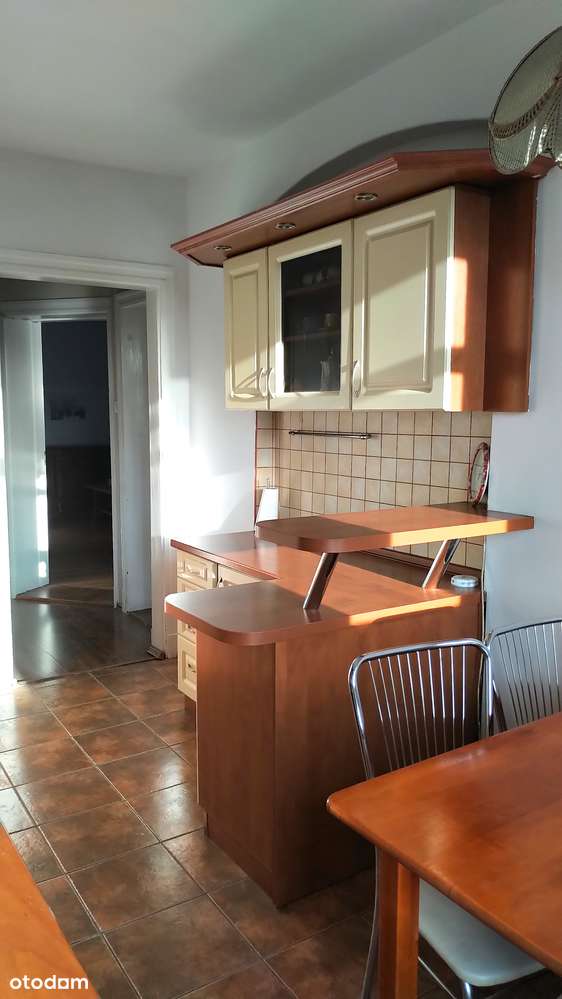 Słoneczne i komfortowe mieszkanie w ścisłym centrum Jeleniej Góry - Pełny obrazek: 5/9