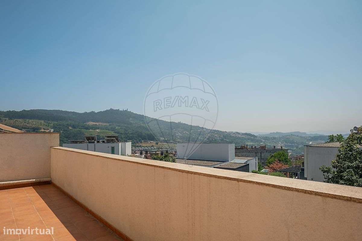 Moradia T3 Geminada em Azurém – Vista Deslumbrante para a Penha-5