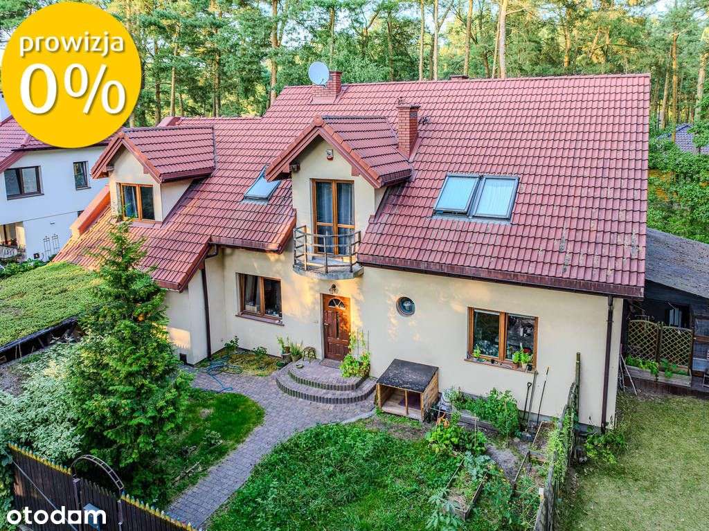 Józefów, dom wolnostojący otoczony sosnami.-0