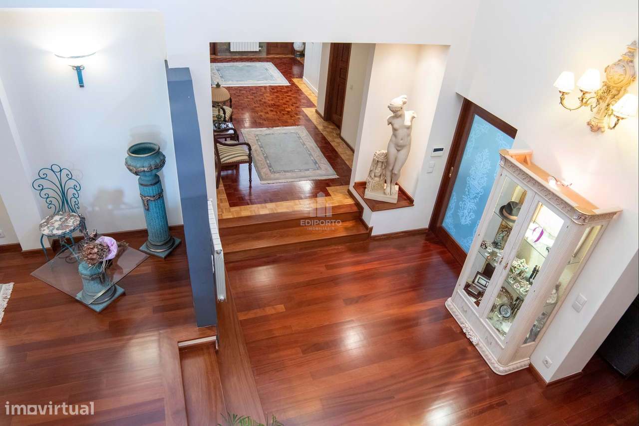 Moradia T6 Exclusiva com terreno de cerca 4.000 m² e Piscina Privada e-13