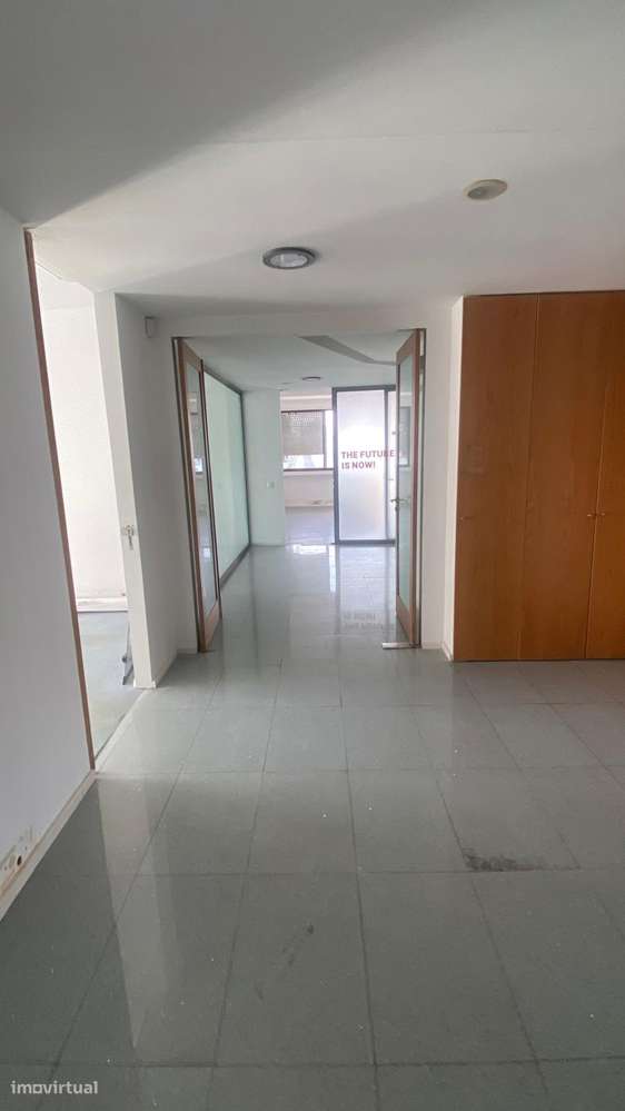 Escritório de 447m², com privilegiada vista, no Centro do Porto-9