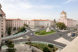 T1 na Praça Francisco Sá Carneiro