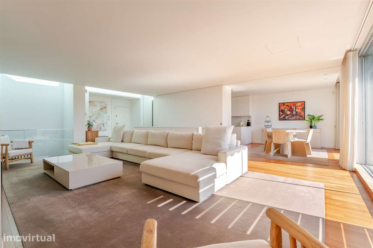 Moradia T4 com piscina, jardim e vista tranquila-16