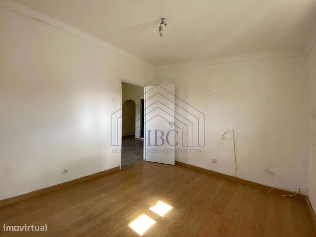 Moradia T3+1 com Grande Potencial na Lagoa de Albufeira - Sesimbra-32