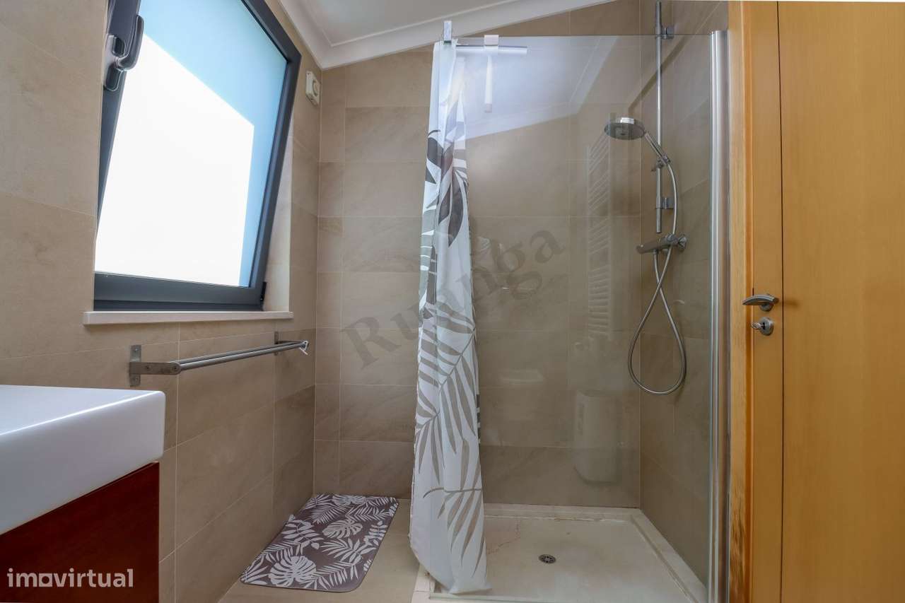 Excelente Moradia  para venda na Aldeia de Santo André-24