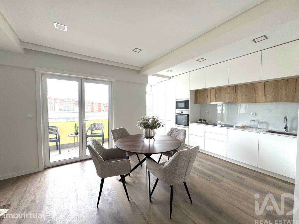Apartamento T3 Em Benfica De 85 M2