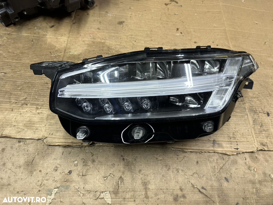 Far stanga full led VOLVO XC90 an 2020 cu mici probleme cod 89915181 - 1