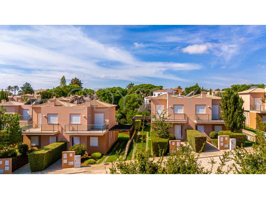 Moradia Geminada T2+1 Moderna com Elevado Potencial de Arrendamento... - Grande imagem: 3/43