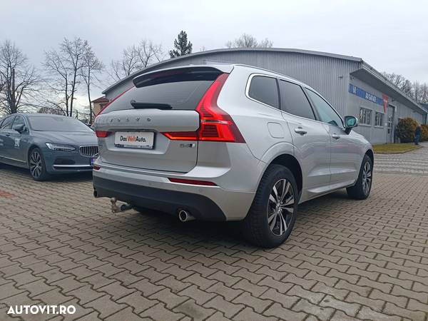 Volvo XC 60 B4 MHEV AT8 AWD Momentum Pro - 15