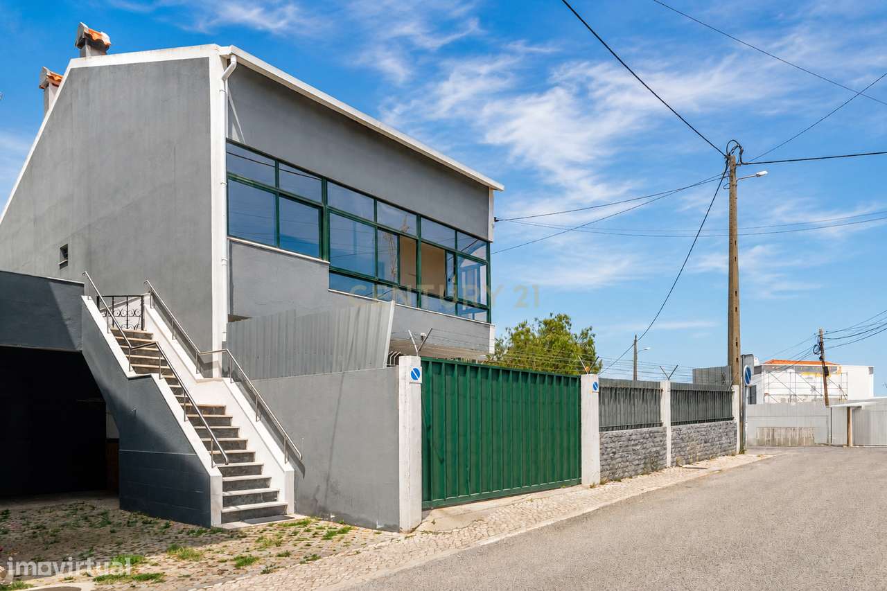 Moradia T4 com piscina e garagem junto às Colinas do Cruzeiro-45