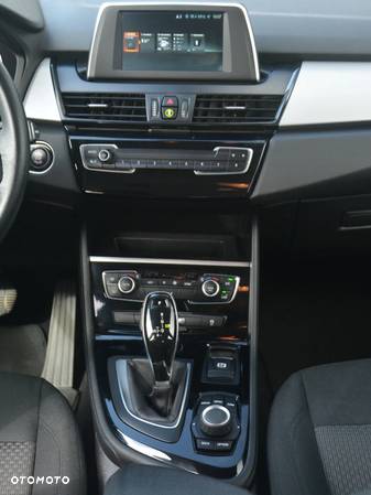 BMW Seria 2 218d - 14