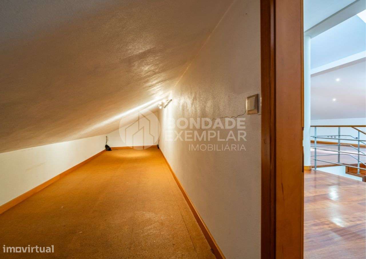 Excelente Moradia V4 - Quinta de Lousã - Valongo-26