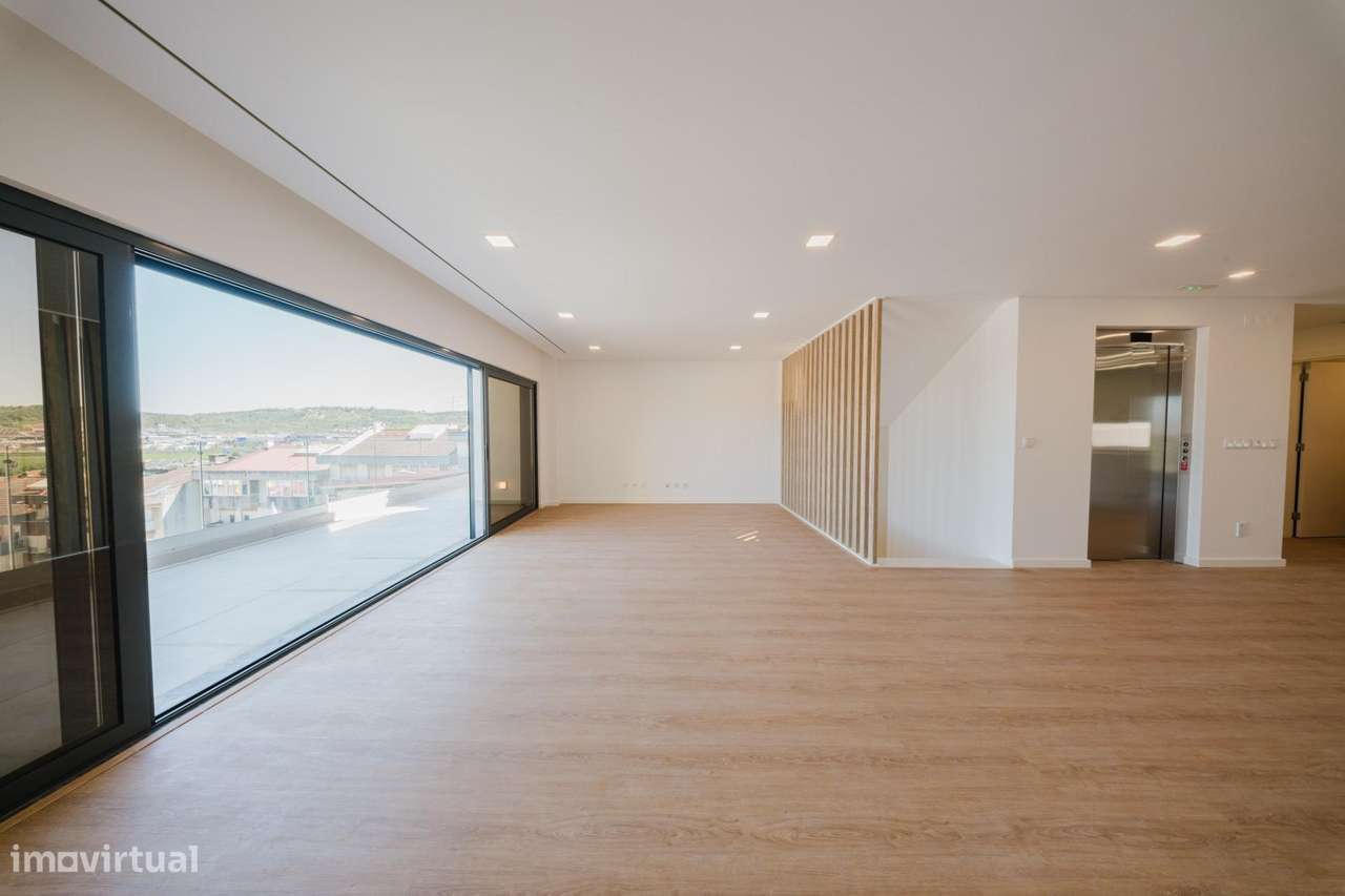 Moradia T5 de Luxo com Piscina e Vista Panorâmica em Mealhada, Loures-15