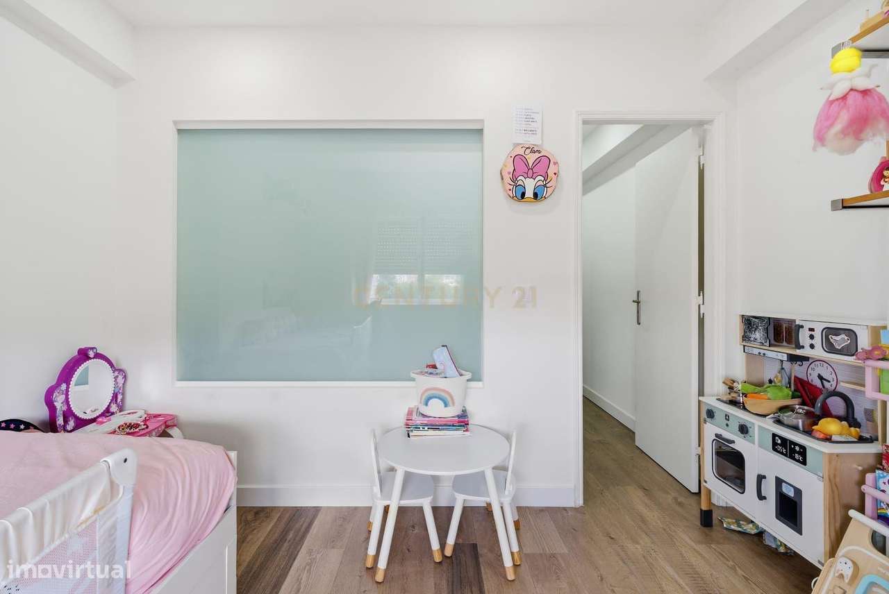 Apartamento T2 Totalmente Renovado com Estacionamento-19