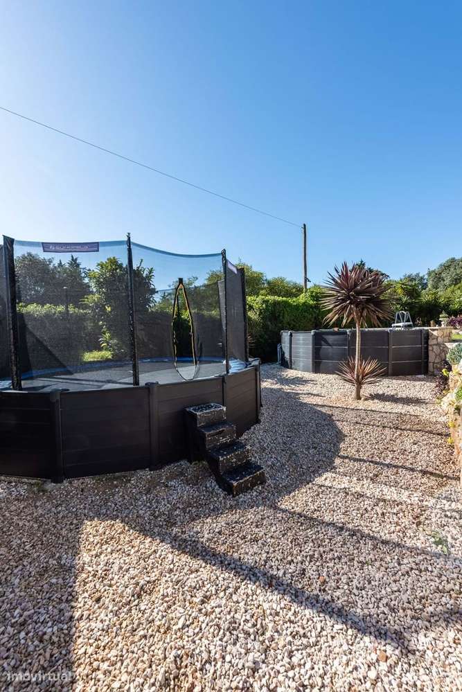 Casa tradicional reformada com grande jardim em Budens-17