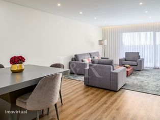 Apartamento T3 com varanda e estacionamento em Talaíde - Grande imagem: 2/25