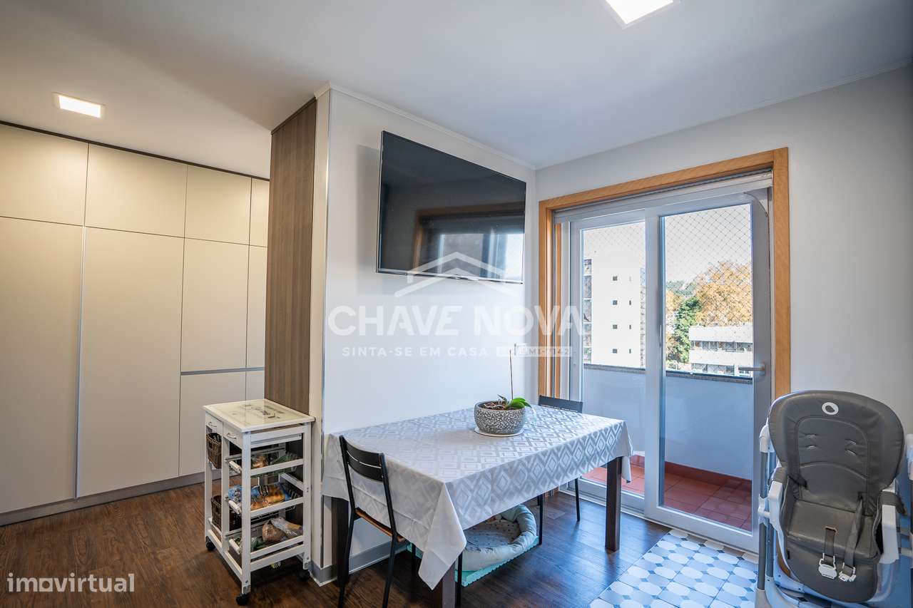 Apartamento T3, com terraço e box 4 carros situado em Campo- Valongo-18