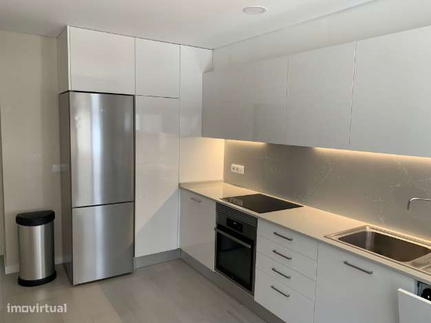 T1 amplo e recente com estacionamento privado no Cacém - Grande imagem: 4/6