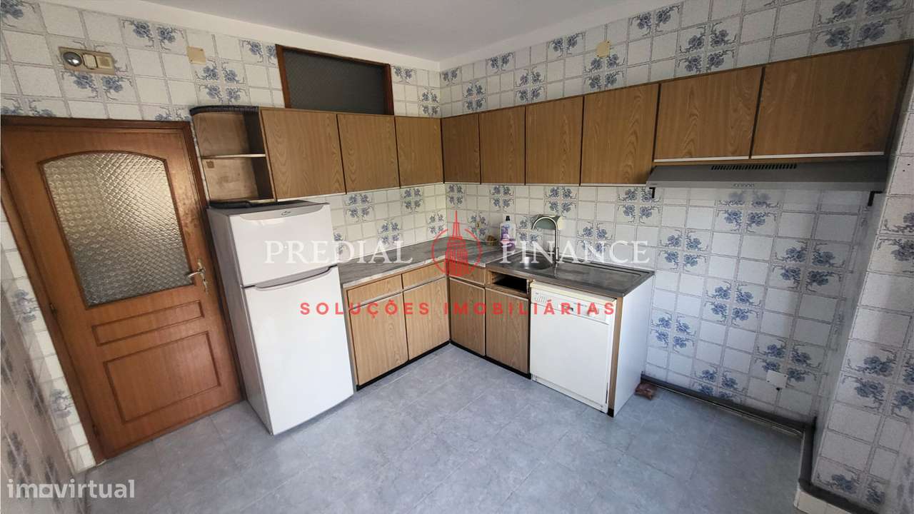 T2+1 Luminoso com Garagem Ampla em Ramalde – Zona em Valorização-0