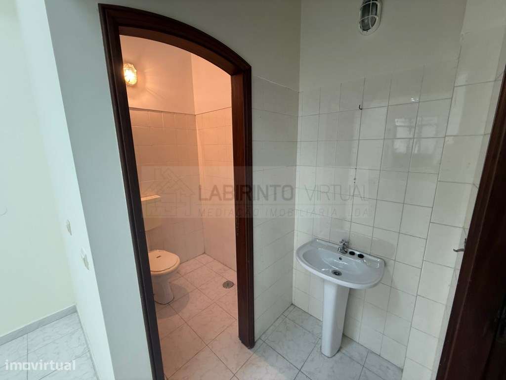 Vende-se Loja ampla em São Marcos, no Cacém - Sintra - Grande imagem: 5/6