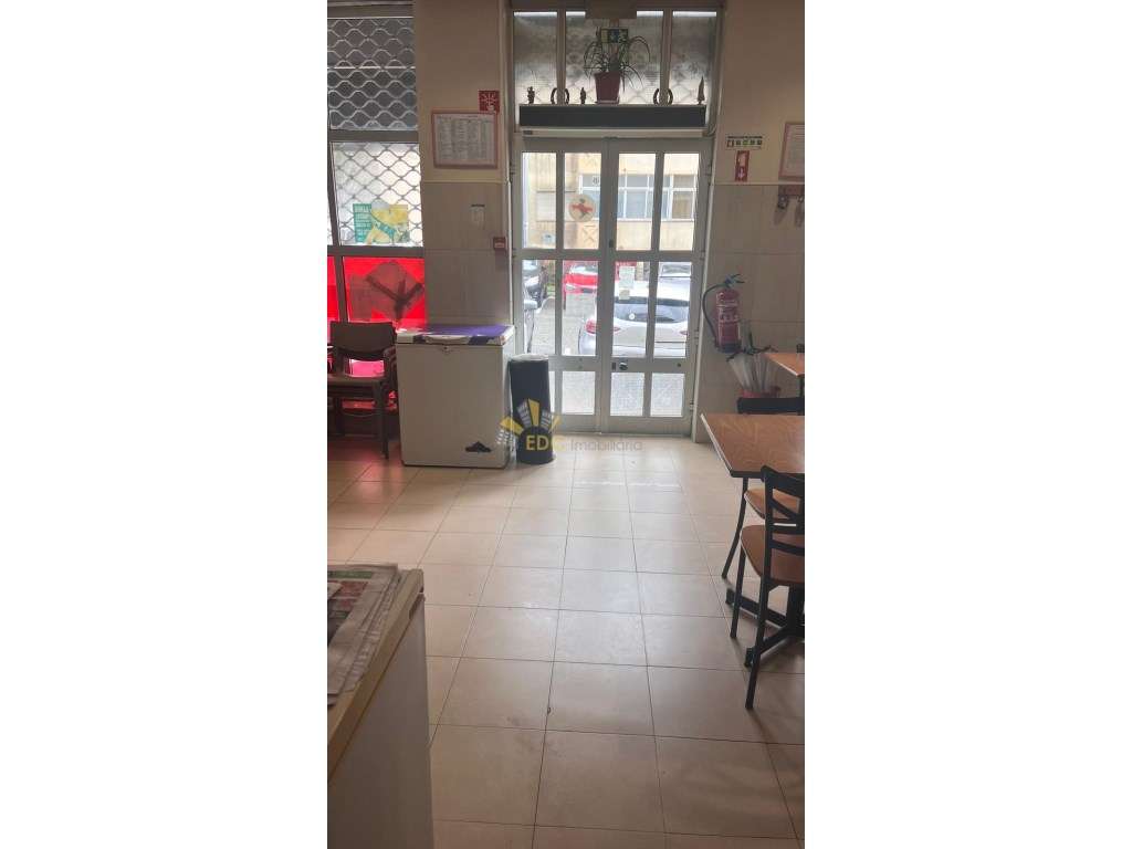 Café-snack bar para Trespasse | Localizado na Tapada das Mercês | N...-13