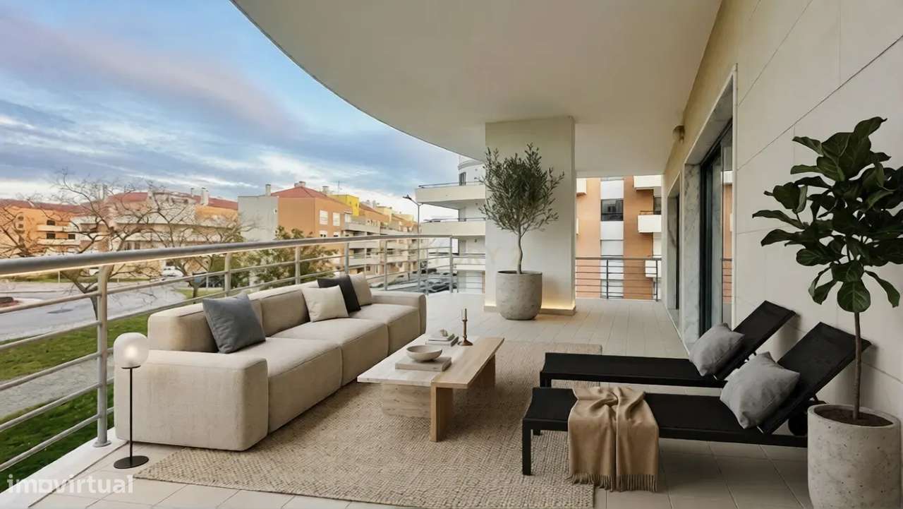 Apartamento T4 Com Terraco Varandas Garagem E Lugar De Estacionament