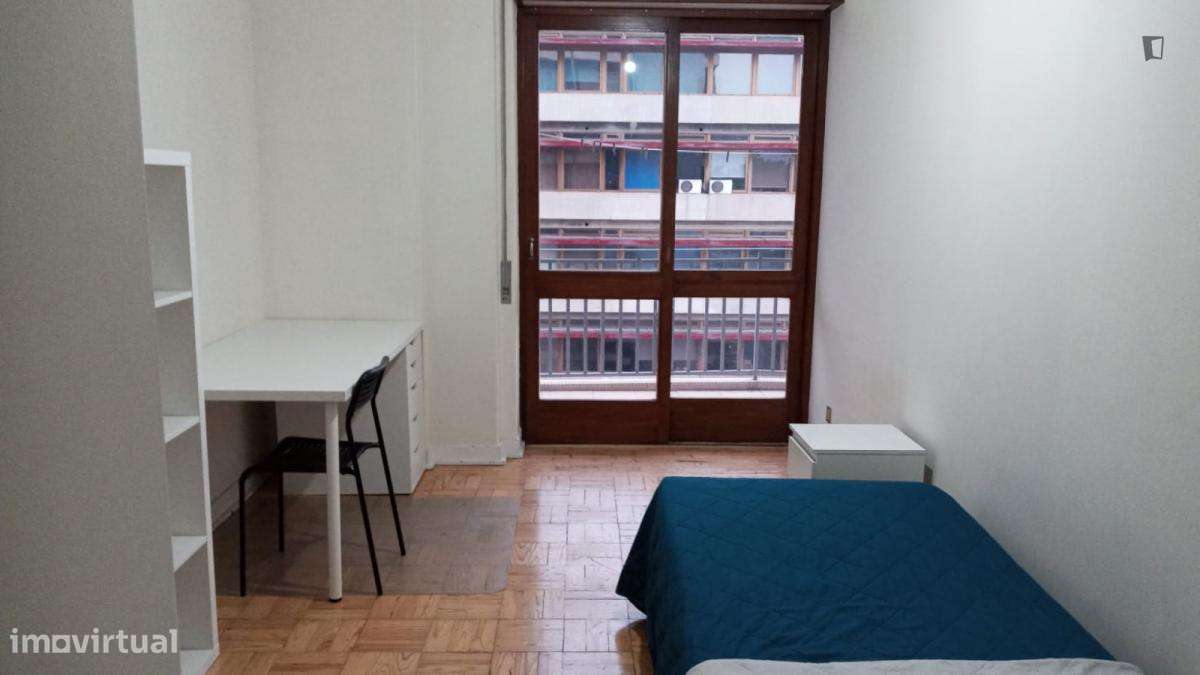 Quarto - localizado em Baixa Coimbra - Grande imagem: 2/10