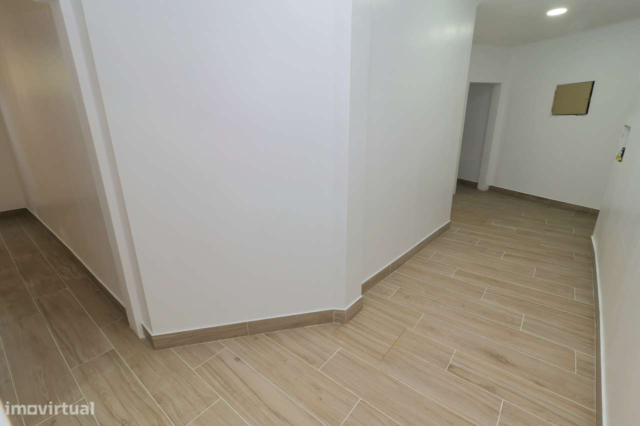 Venda de atelier convertido em habitação a estrear T4 Venteira Amadora-15
