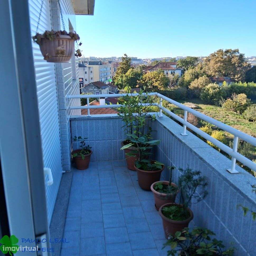 t4 com terraço panorâmico com garagem box dupla e lugar de garagem-10