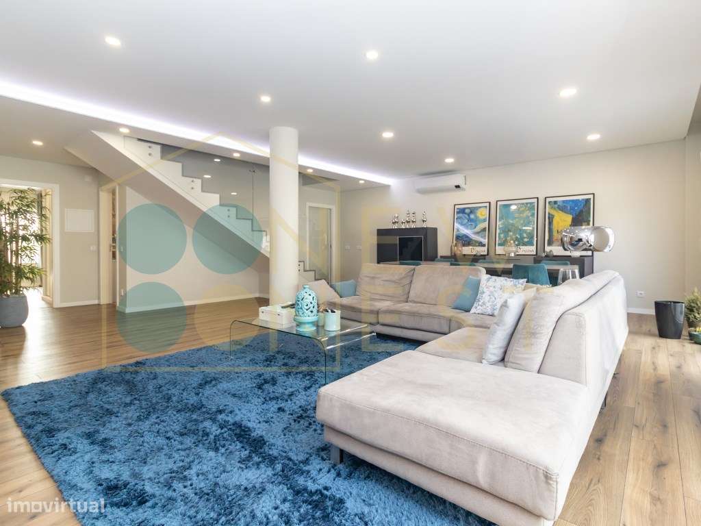 Moradia T4 com piscina e garagem nas Manteigadas | Setúbal-11