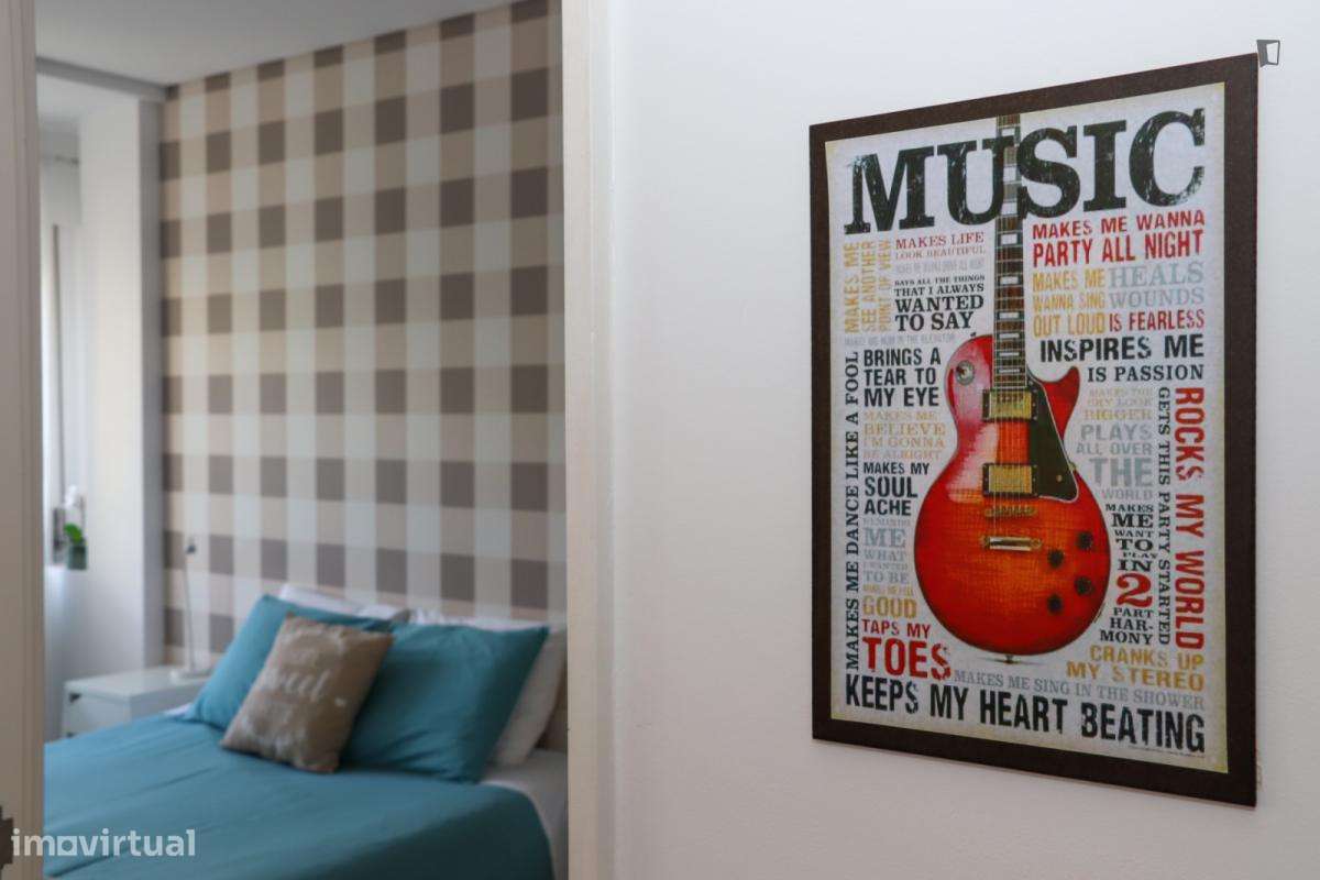 Apartamento com 1 quartos - localizado em Santo Ildefonso Porto - Grande imagem: 2/7